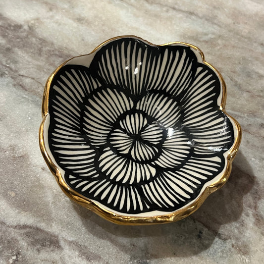 HSIEH CLAY | 4" Handmade Flower-Shaped Ceramic Dish - 22K Gold Accents