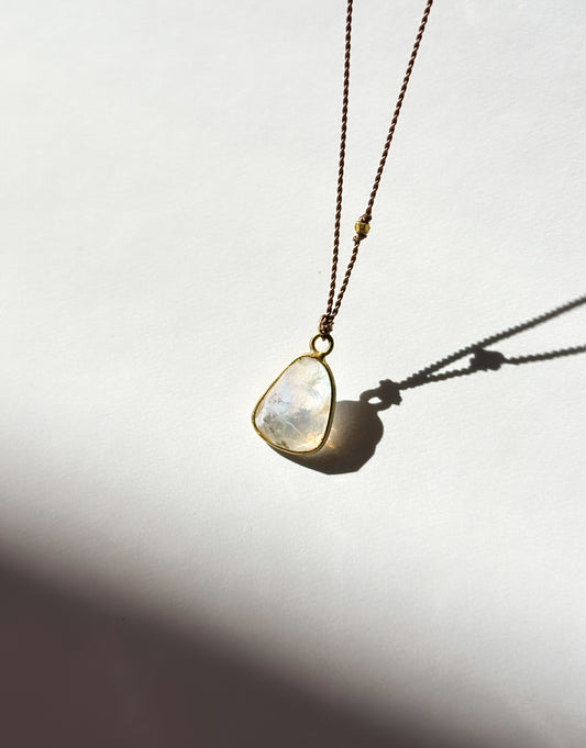 MARGARET SOLOW | Rainbow Moonstone 18k Necklace