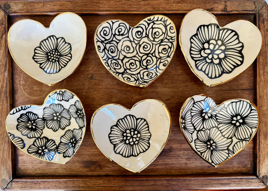 HSIEH CLAY | Handmade Heart-Shaped Floral 22K Gold Catchall Jewelry Dish