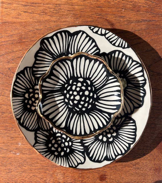 HSIEH CLAY | 7" Handmade Floral Round Ceramic Dish with 22K Gold Accents