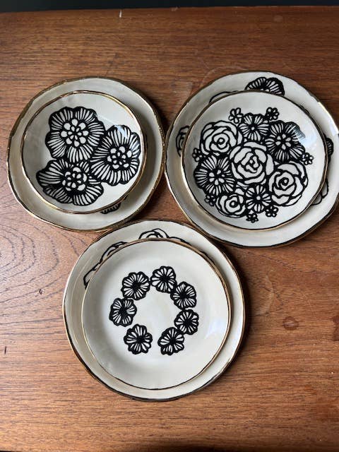 HSIEH CLAY | 7" Handmade Floral Round Ceramic Dish with 22K Gold Accents