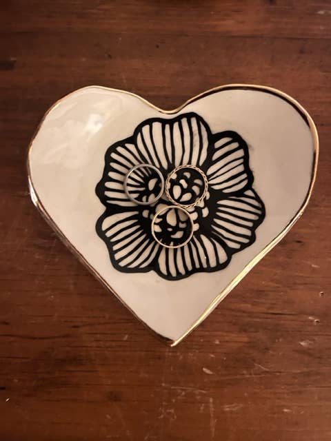 HSIEH CLAY | Handmade Heart-Shaped Floral 22K Gold Catchall Jewelry Dish