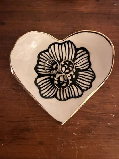 HSIEH CLAY | Handmade Heart-Shaped Floral 22K Gold Catchall Jewelry Dish
