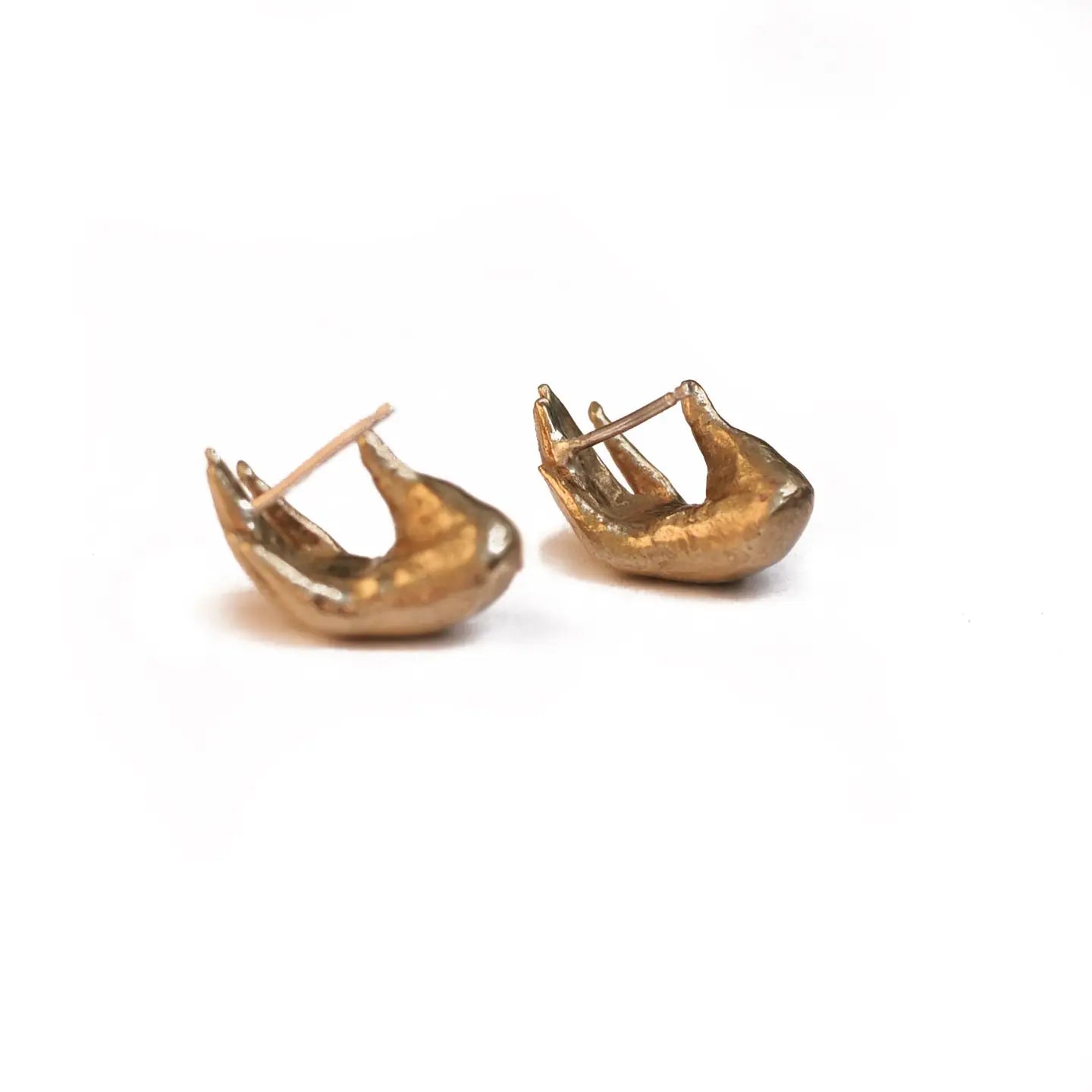 WATER SAND STONE | CRADLE STUD EARRINGS