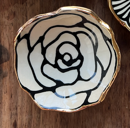 HSIEH CLAY | 4" Handmade Flower-Shaped Ceramic Dish - 22K Gold Accents
