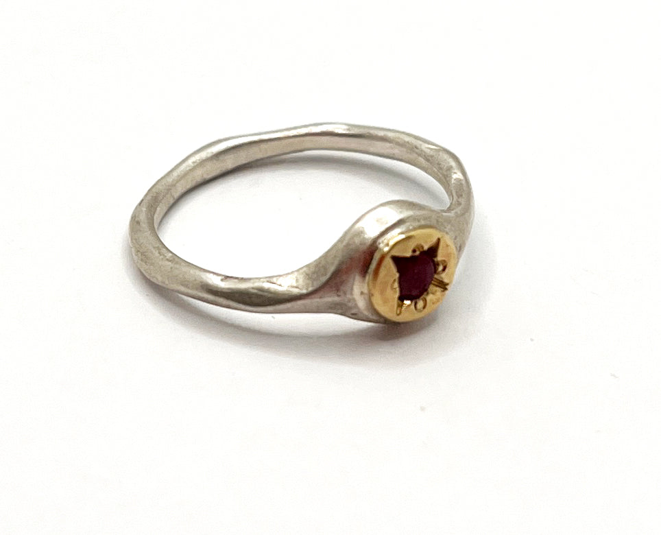 SONJA FRIES | Precious gemstone in 18K Gold Pinky Ring