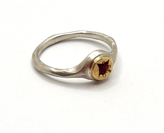 SONJA FRIES | Precious gemstone in 18K Gold Pinky Ring