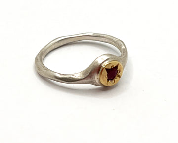 Sonja Fries | Ruby in 18K Gold Pinky Ring