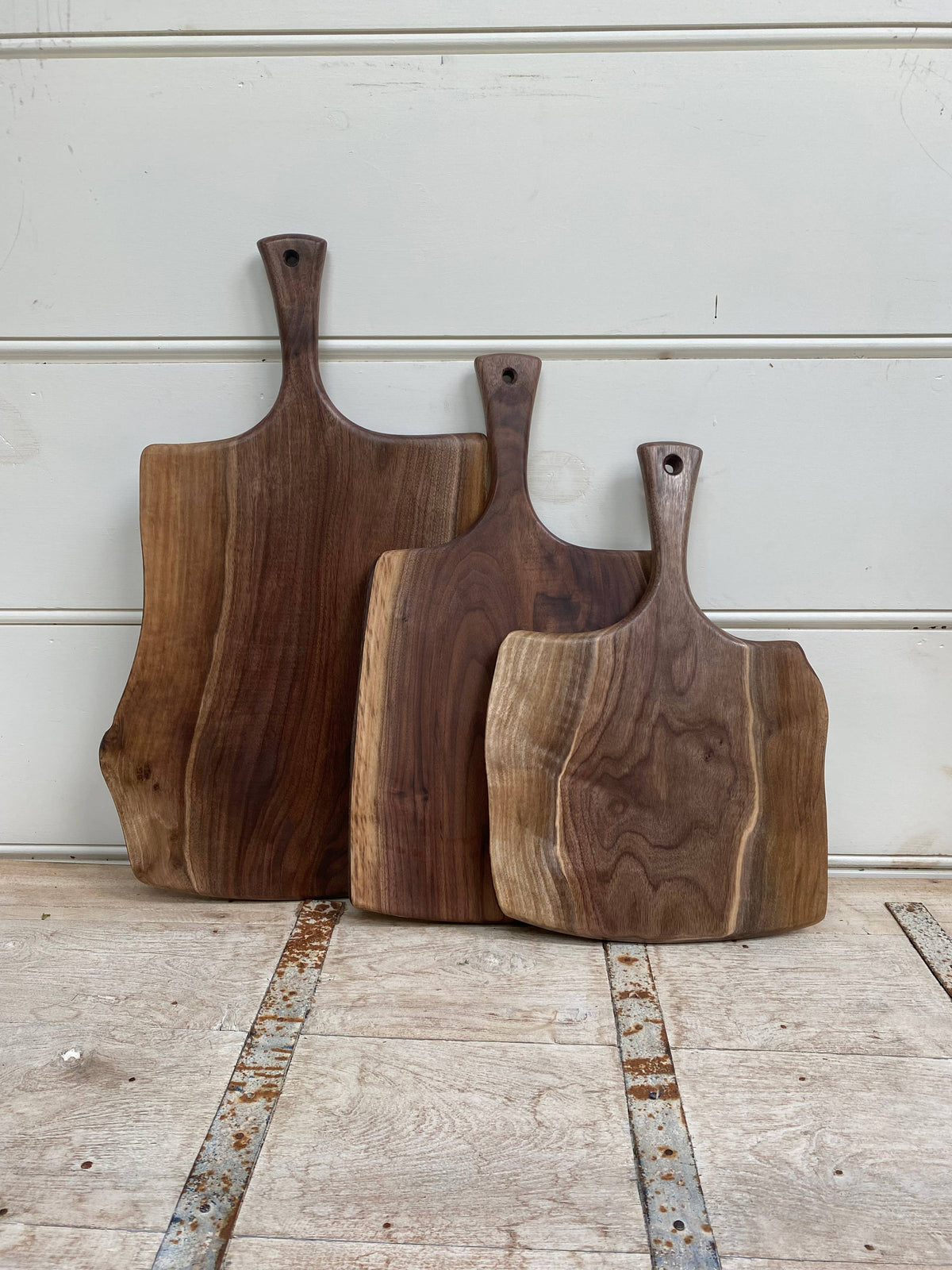 PETERMANS | 24" Black Walnut Serving Board W/ Handle