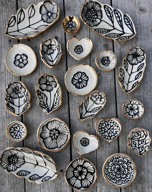 HSIEH CLAY | 4" Handmade Floral-Shaped Ceramic Catchall 22K Jewelry Dish