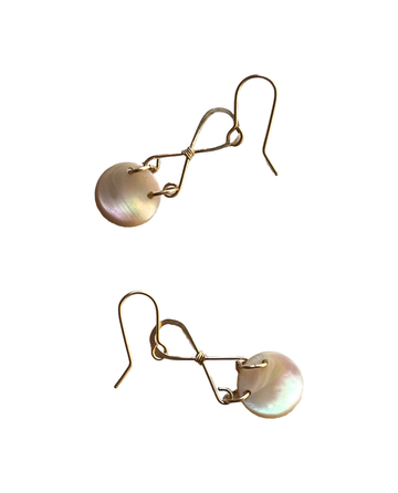 Jadewater | Gold twist earrings with white discs