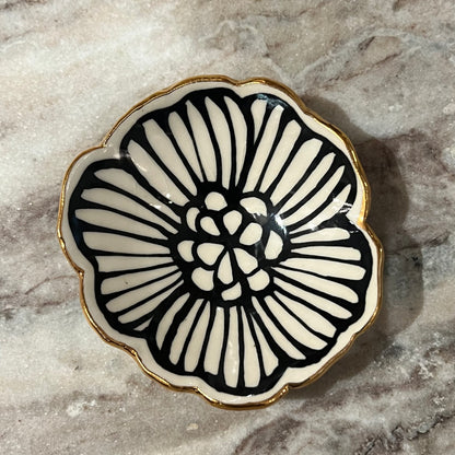 HSIEH CLAY | 4" Handmade Flower-Shaped Ceramic Dish - 22K Gold Accents