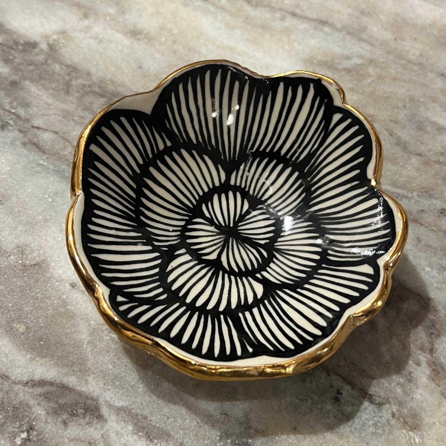 HSIEH CLAY | 4" Handmade Flower-Shaped Ceramic Dish - 22K Gold Accents