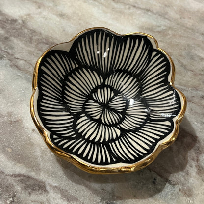 HSIEH CLAY | 4" Handmade Flower-Shaped Ceramic Dish - 22K Gold Accents