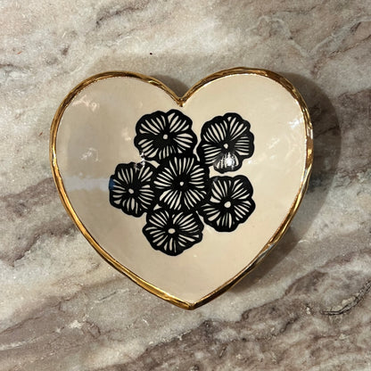 HSIEH CLAY | Handmade Heart-Shaped Floral 22K Gold Catchall Jewelry Dish