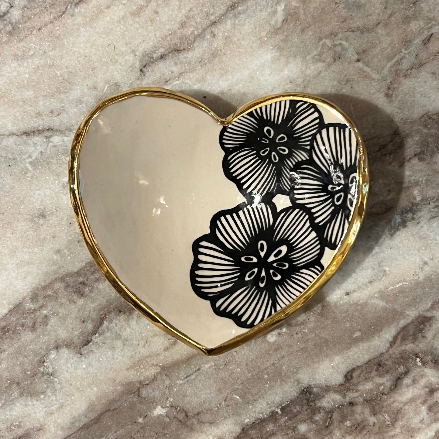 HSIEH CLAY | Handmade Heart-Shaped Floral 22K Gold Catchall Jewelry Dish