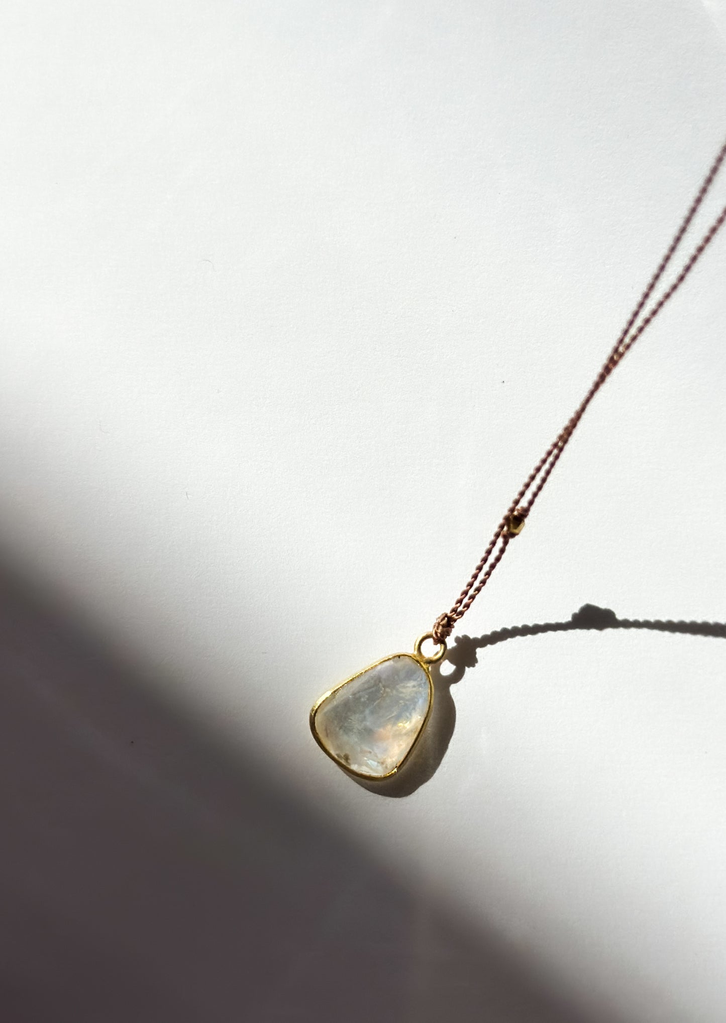 MARGARET SOLOW | Rainbow Moonstone 18k Necklace