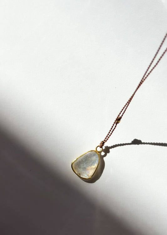 MARGARET SOLOW | Rainbow Moonstone 18k Necklace