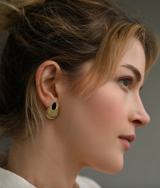 8.6.4 | Earring Stud Brass and Black Onyx