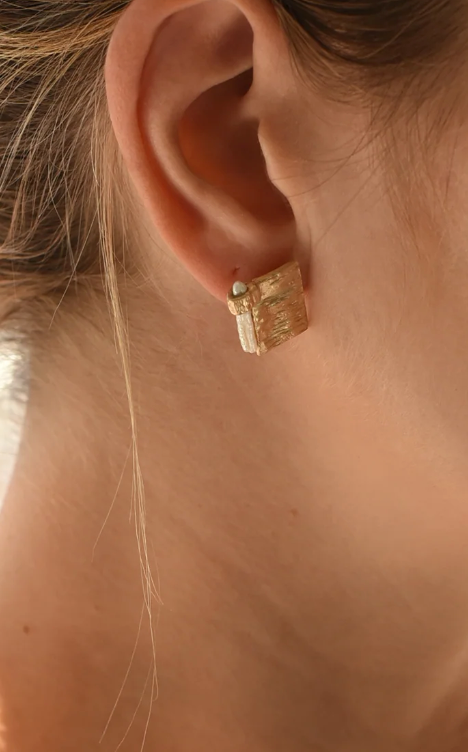 8.6.4 | Abstract Pearl Earrings