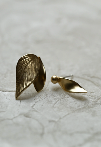 8.6.4 | Large Brass Leaf Studs EA-TL-122