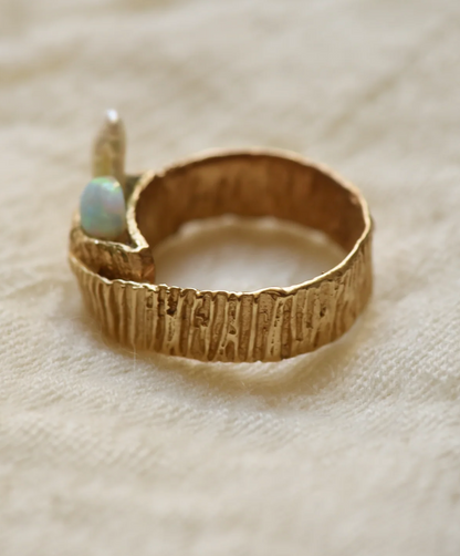 8.6.4 | Pearl/Opal Ring in Brass RI-PO-01