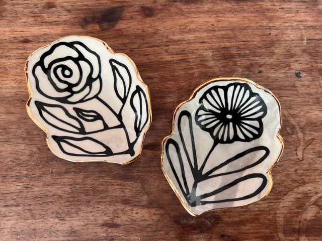 HSIEH CLAY | 4" Handmade Floral-Shaped Ceramic Catchall 22K Jewelry Dish