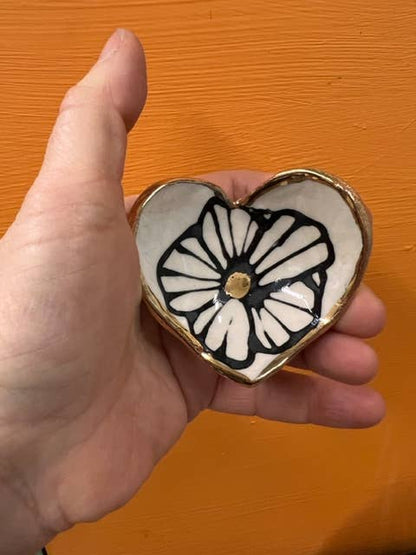 HSIEH CLAY| Handmade Heart-Shaped Floral & 22K Catchall Jewelry Dish