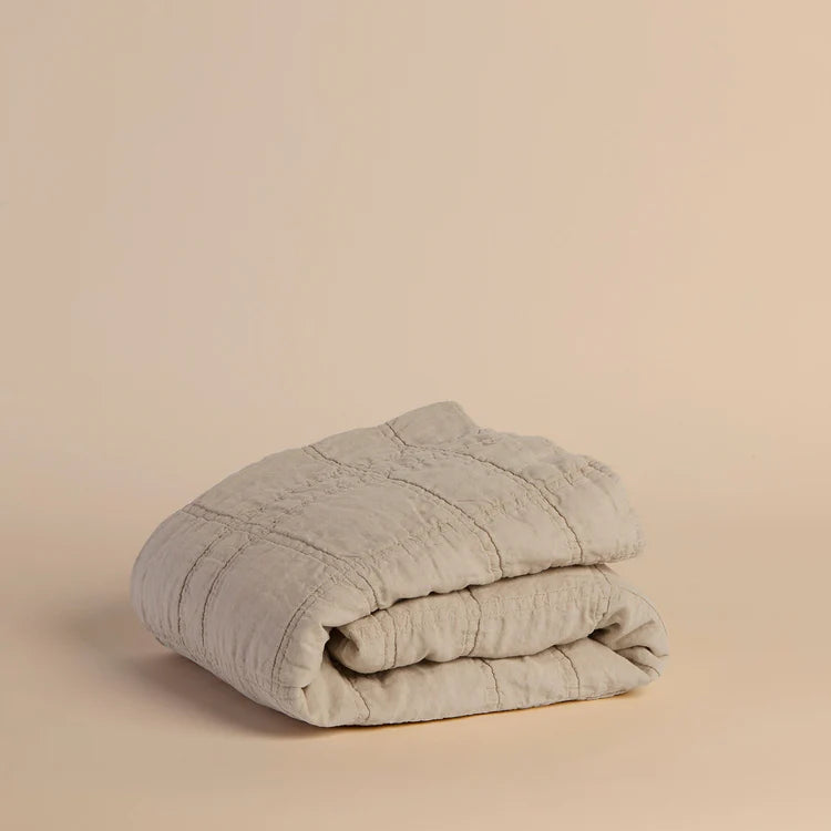 Daybreak Quilt in Natural