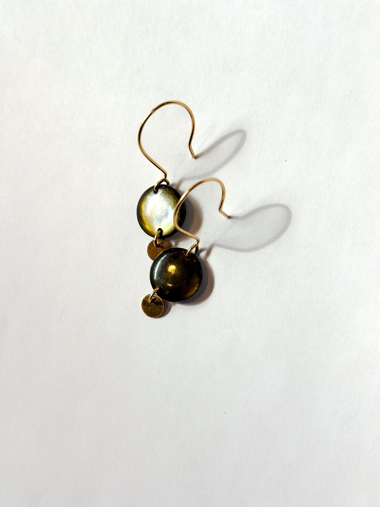 JADEWATER DESIGN | Grey Disc with Gold Disc Drop