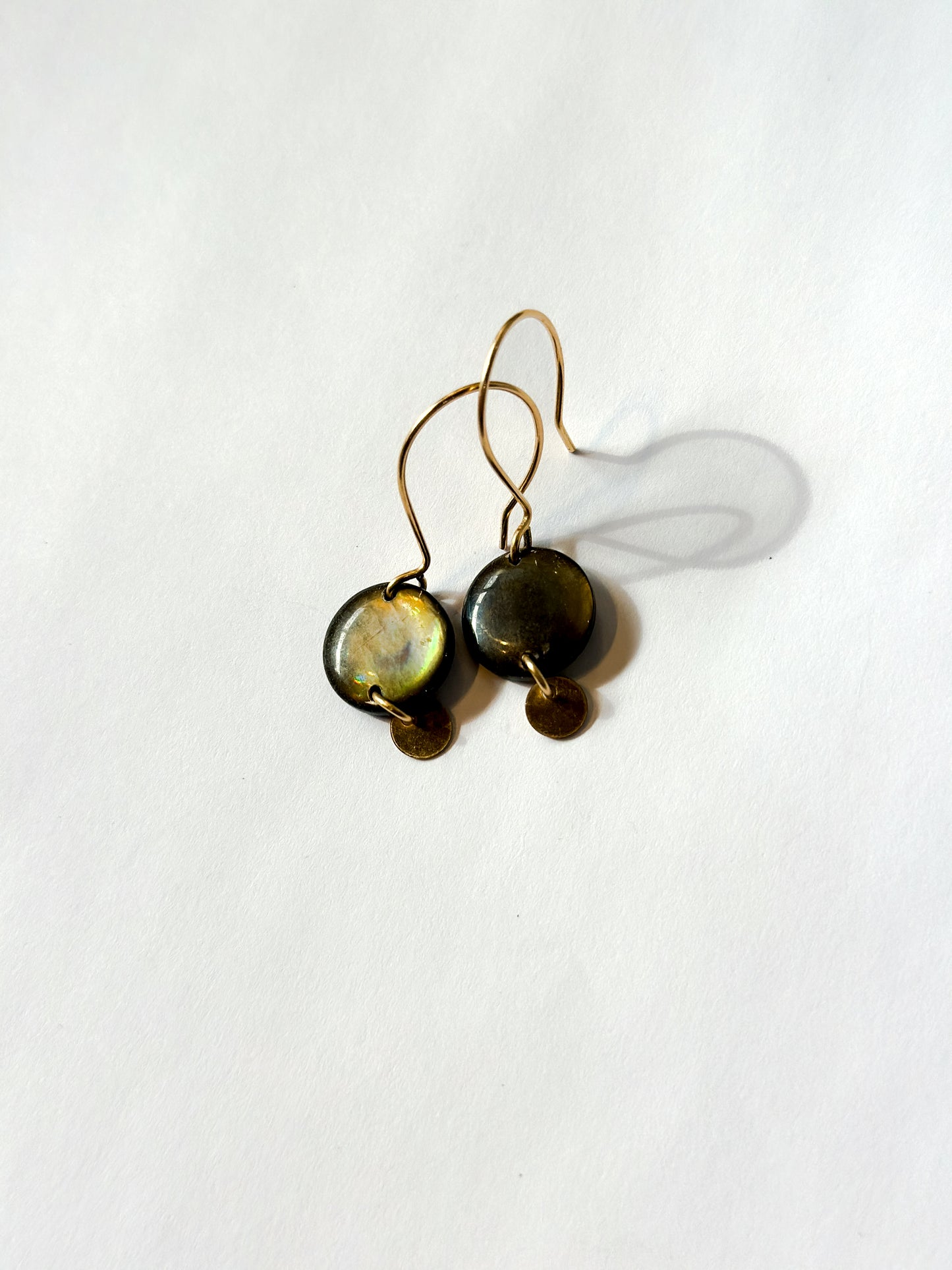 JADEWATER DESIGN | Grey Disc with Gold Disc Drop